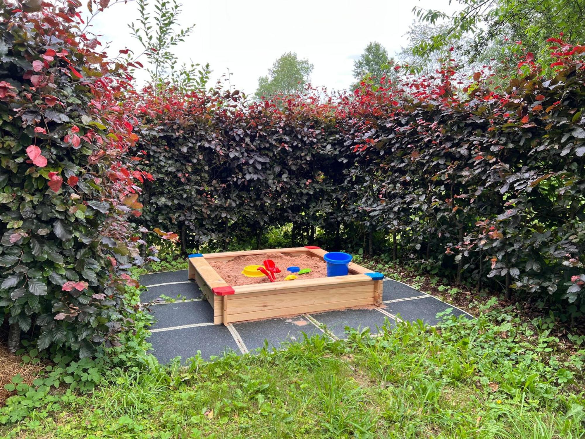 L' Extravagante Im Garten Von Schloss Schmidtheim 外观 照片