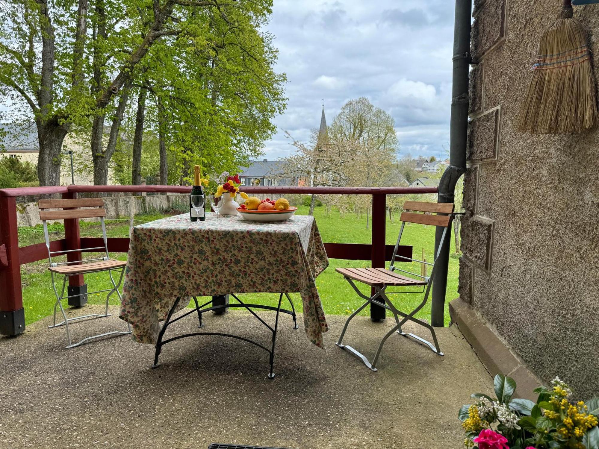 L' Extravagante Im Garten Von Schloss Schmidtheim 外观 照片